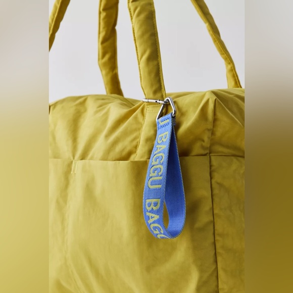 BAGGU Exclusive Key Chain- Pansy Blue + Lemon Curd - Picture 2 of 2